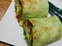 慢炖牛肉鲜蔬握不住大卷-星巴克(北京中关村北京国际店)