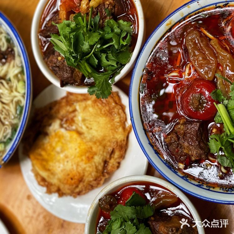 隐藏在舞蹈学院门口的牛肉面
