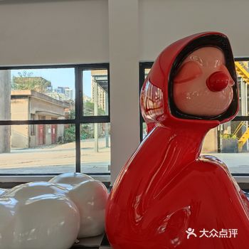 三号线地铁直达，坐到青山湖西下就可以