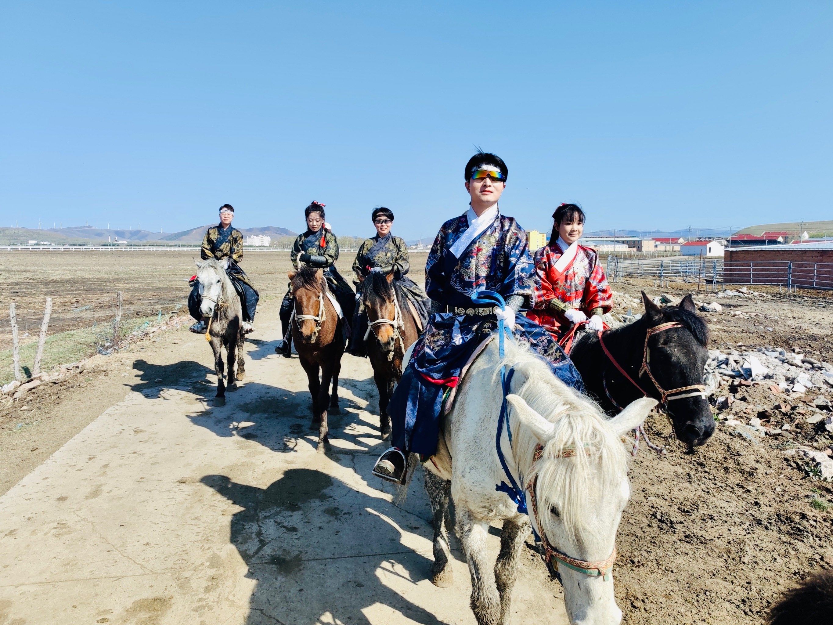 汉服骑马,开启五一假期