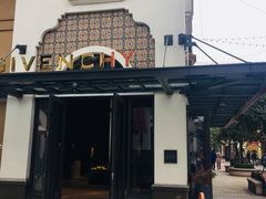 -GIVENCHY(比斯特苏州购物村店)