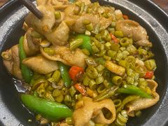 酸豆角烧肥肠-民间瓦缸煨汤館(嵩山路店)