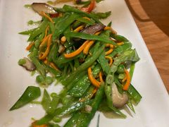 五彩花菇荷兰豆-云海肴·汽锅鸡·云南代表菜(东坝金隅店)