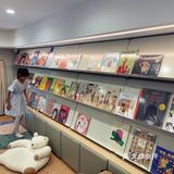 与其说是书店，不如说是精致的阅读空间