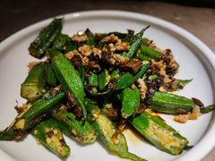 干菜肉末炒秋葵-新白鹿餐厅(金鹰新街口店)