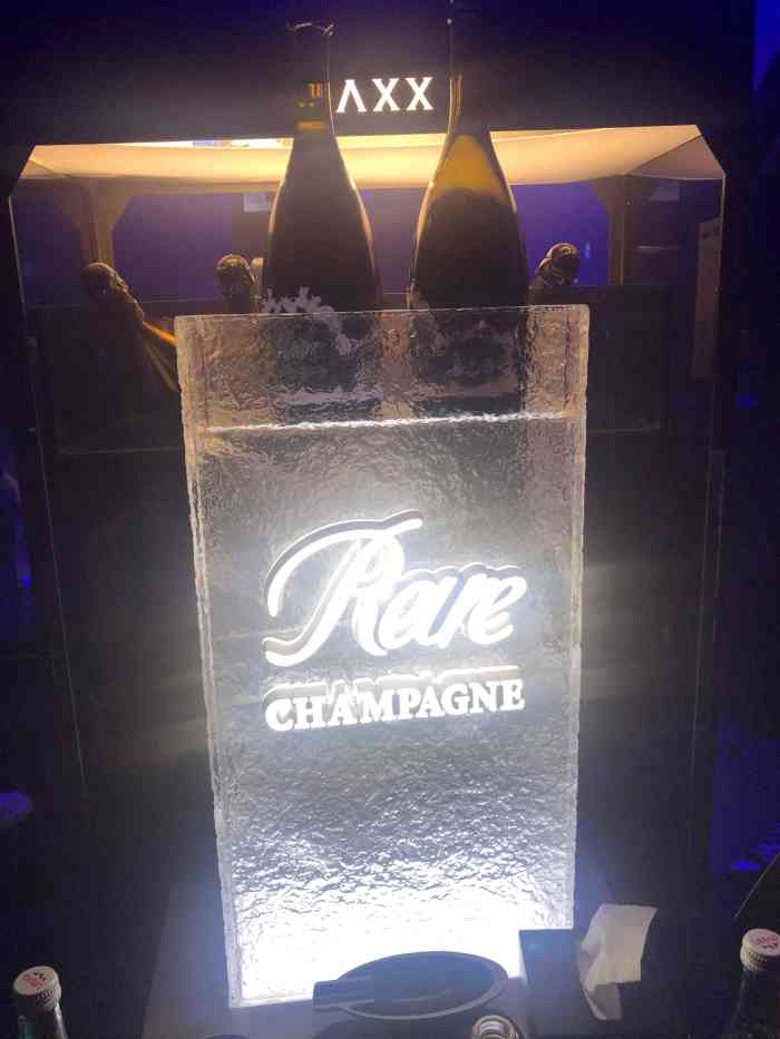 taxx shanghai(巨鹿路店)-"刷抖音无意间刷到小猎豹郑恺开的酒吧!上.