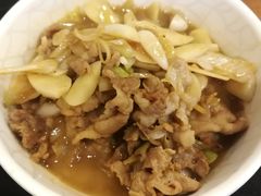 羊肉汆面的羊肉-情忆草原涮肉馆
