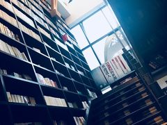 -钟书阁(松江泰晤士小镇店)