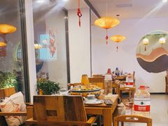 大堂-毛辣果·贵州红酸汤牛肉火锅(西单店)