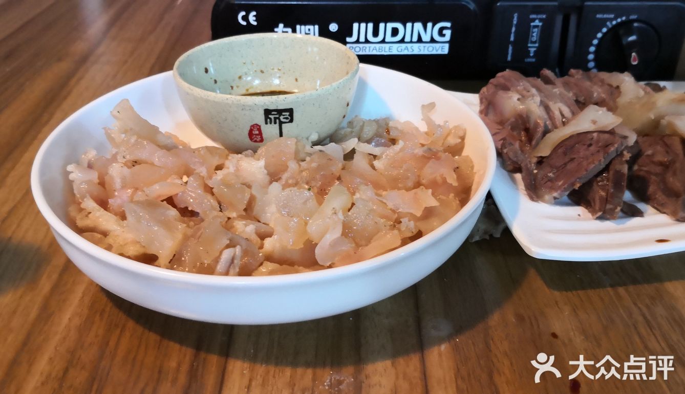 尾巴还是那么的好吃，连筋带手带肥那个口感简直吹上天