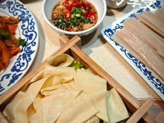 鲜油豆皮-东镇老火锅(长春路首店)