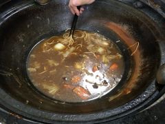 -粘豆包柴火铁锅炖