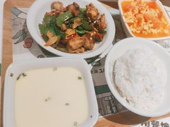 -老乡鸡(上海白玉兰广场店)