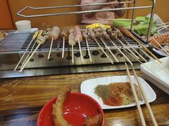 -哈尔滨小酒馆·鲜肉现穿自助烧烤(康新花园店)