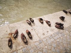 -多瑙河畔鞋履雕塑