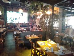 大堂-胡桃里音乐餐厅(陶溪川店)(川湘赣菜·世界百大酒庄直供红酒·音乐表演)