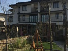 -田园东方蜜桃村的田野营地