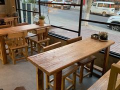 靠窗位-啊噗吐呦现场烘焙(麦凯乐店)