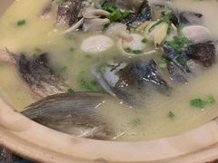 鱼头汤-翠山·映月湖景餐厅(映月湖公园店)