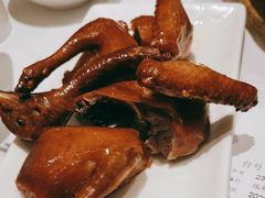 玻璃脆皮乳鸽皇-新雅粤菜馆(南京东路店)