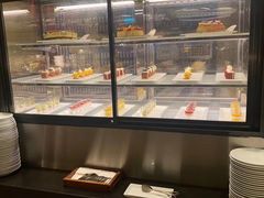 面包甜点陈列柜-长沙君悦酒店·自助餐厅咖啡厅