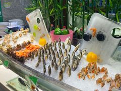 自助取餐区-亚洲国际大酒店·云顶阁旋转自助餐厅
