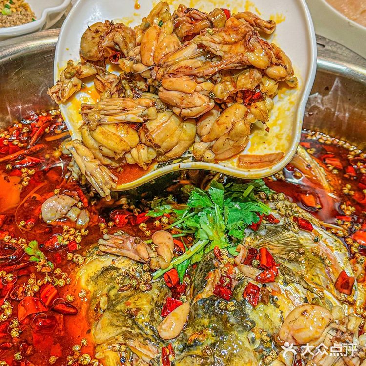 有生之年系列‼️在广州吃到了美蛙鱼头火锅