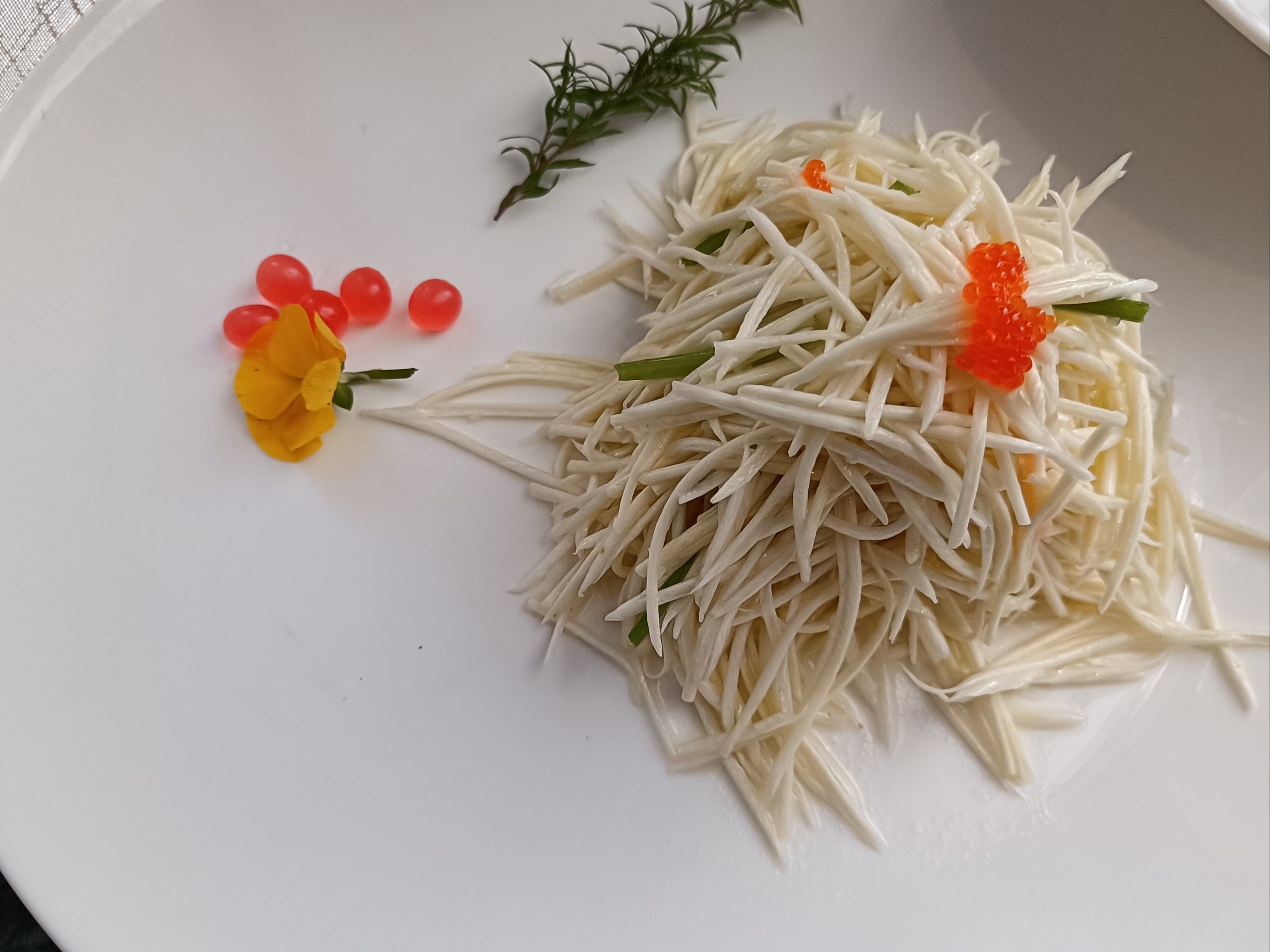 福成厚江鱼宴
凉拌茭白,色泽洁白如玉