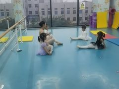 -Isee灰姑娘国际儿童艺术中心(BHGMall店)