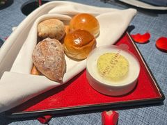 -弦月窗LUNETTE BY AMANDA(复兴路店)