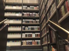 -钟书阁(群光广场店)
