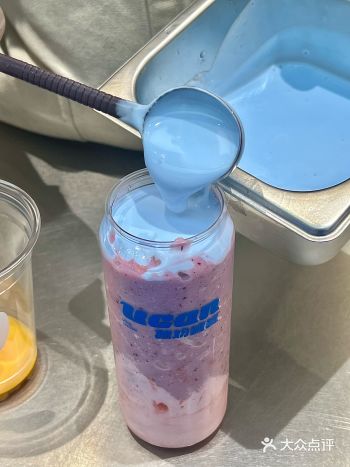 大概就是酸奶罐罐吧！新出的多巴胺配色口味，好看又好喝