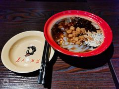 -爆炸头阿姨小四川正宗川味小吃(无任何分店)