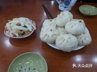 比较亲民的类似本帮的快餐店，早餐品种很丰富