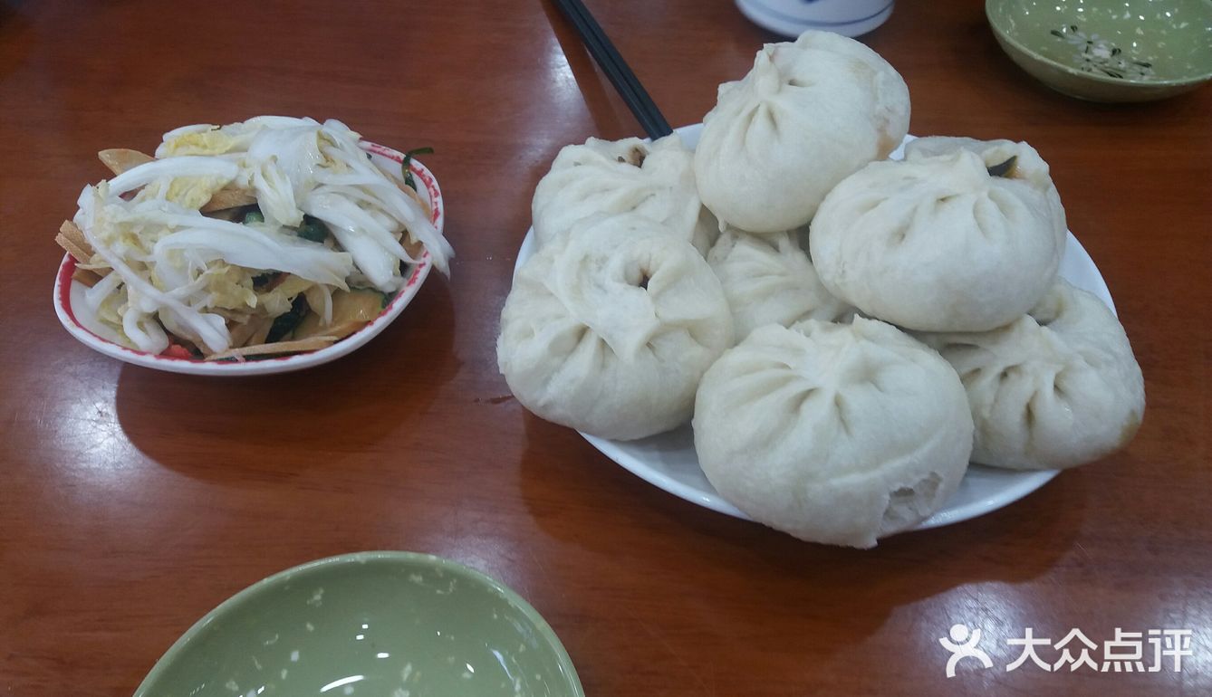 比较亲民的类似本帮的快餐店，早餐品种很丰富