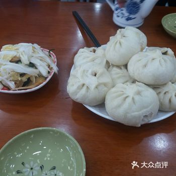 比较亲民的类似本帮的快餐店，早餐品种很丰富