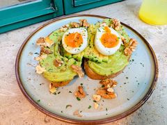 牛油果煮蛋吐司-RAC BAR(安福路店)