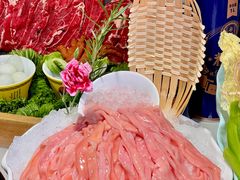 -茅草房·河畔园林火锅