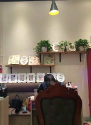 -进巍美甲美睫店