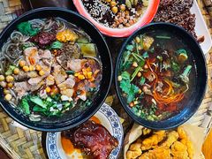 -爆炸头阿姨小四川正宗川味小吃(无任何分店)