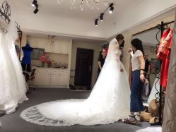 点击看大图 -爱伊人婚纱礼服美妆馆