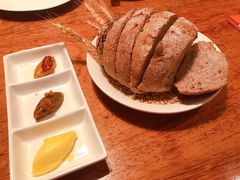 餐前面包-非常时髦餐厅VUE Restaurant(外滩茂悦大酒店)