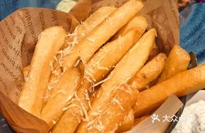 Black Truffle with Thick Fries