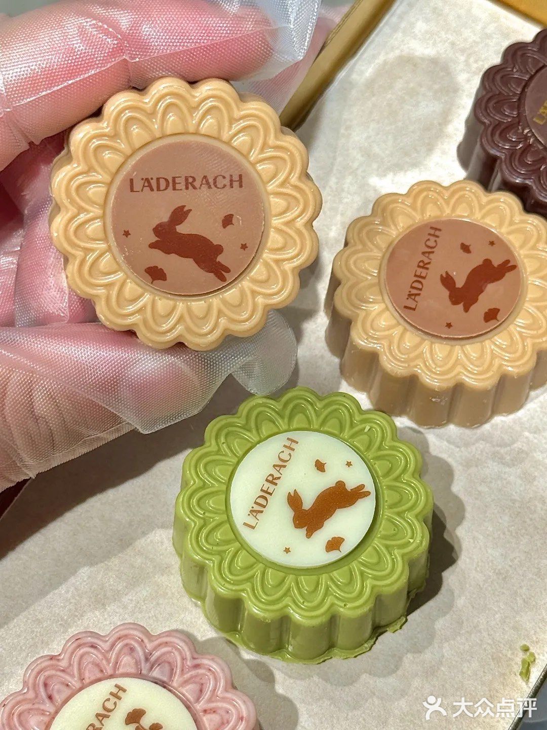 有钱人吃的月饼已经next level…！！