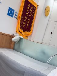 -靓芙泉专研痘痘肌