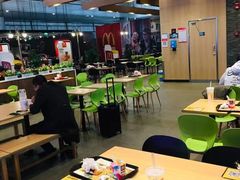大堂-麦当劳(郑州东高铁站店)