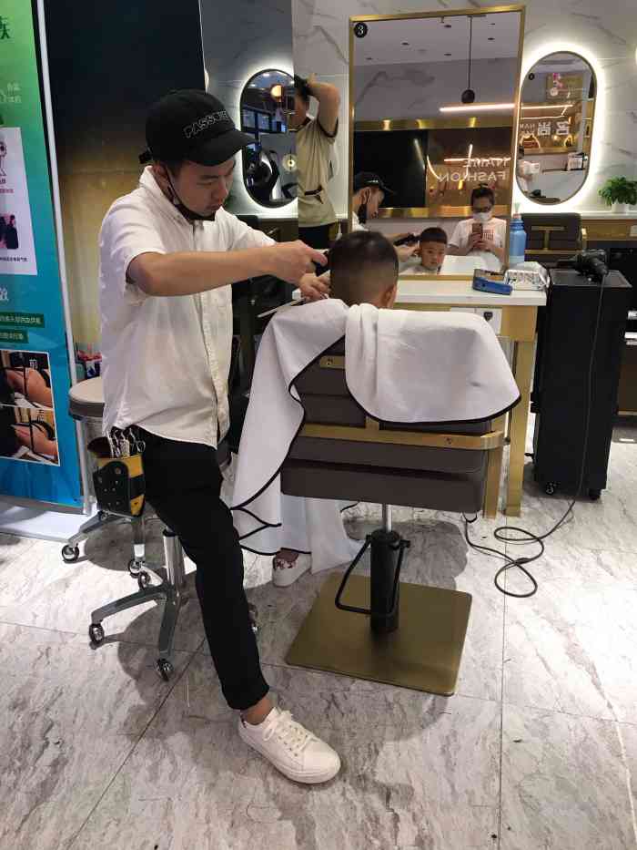 名尚美容养生顾问-"【项目】染发这个店就在我们楼下,今天过.