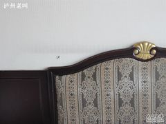 墙上有洞-皓天国泰大饭店(自治区儿童医院店)