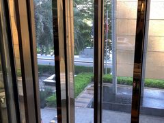 -大中华希尔顿酒店-念自助餐·嗨啤·小龙虾