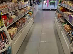 -赵一鸣零食(广州荔湾路店)